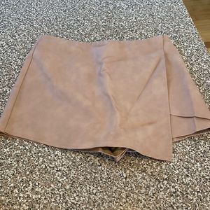 Size s- Kendall and Kylie blush skort faux leather